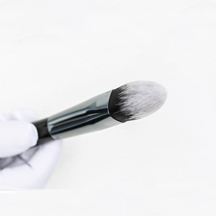 Triangular Shape Foundation Brush