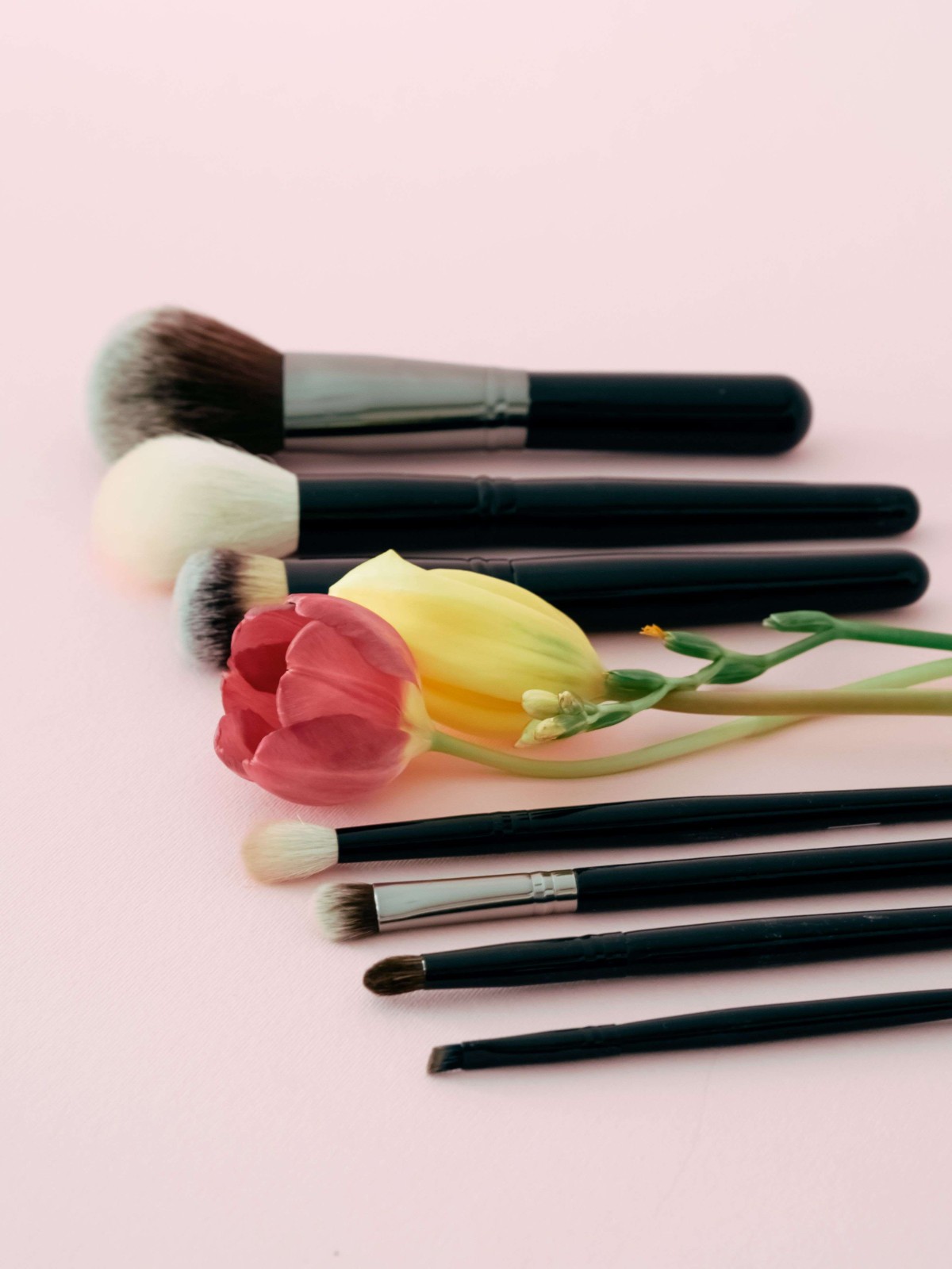1789218787328638.jpg 0040976001784728494-makeup-brush-essenti.jpg