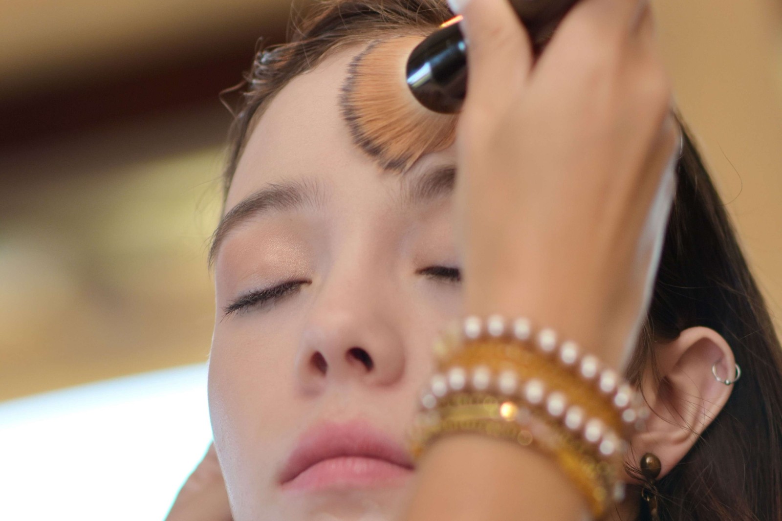 How to Select Brushes That Enhance Both Cream and Powder Products