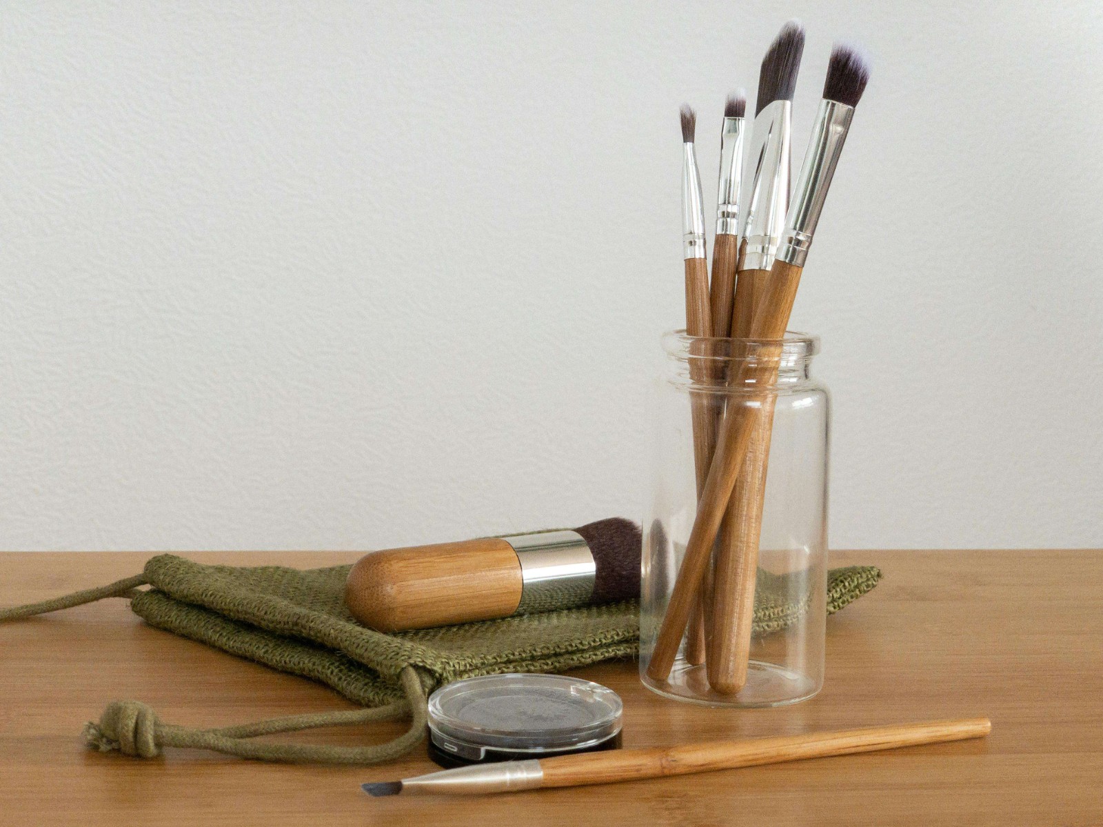 Expert Tips for Picking Brushes for Long-Lasting Makeup